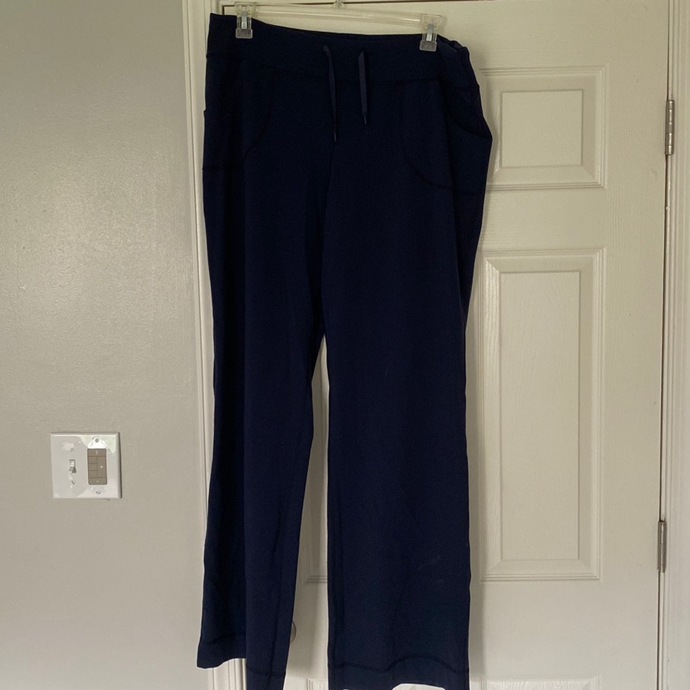 12Tall LuLulemon wide leg drawstring sweatpants.